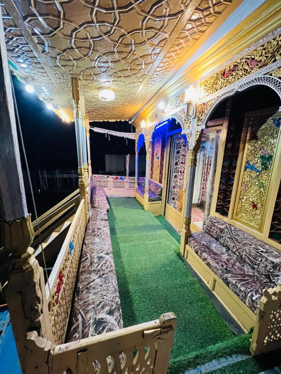 Houseboat Young Snow View Front Line Dal Lake Σριναγκάρ Εξωτερικό φωτογραφία