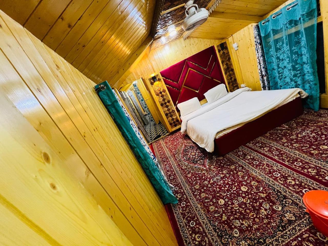 Houseboat Young Snow View Front Line Dal Lake Σριναγκάρ Δωμάτιο φωτογραφία