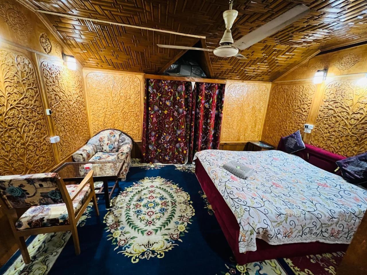 Houseboat Young Snow View Front Line Dal Lake Σριναγκάρ Εξωτερικό φωτογραφία