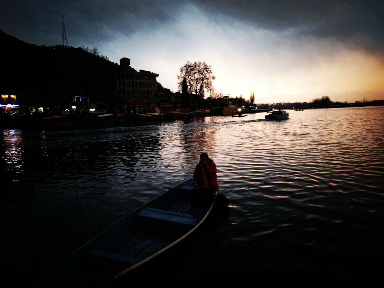 Houseboat Young Snow View Front Line Dal Lake Σριναγκάρ Εξωτερικό φωτογραφία